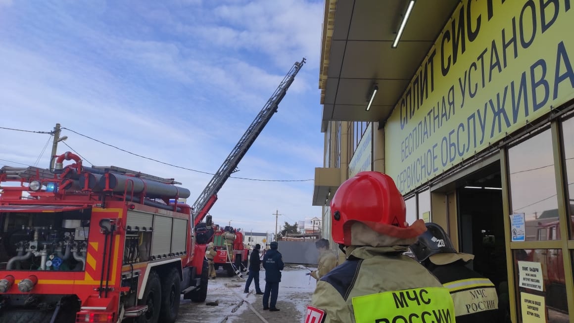 Пожарная 18. Учения МЧС. Пожар в ТЦ. Пожарное. Учение в торговом центре апельсин Вологда. Пожар в 19 школе Тимашевск.