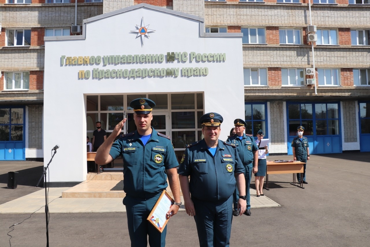 В честь Дня создания органов Государственного пожарного надзора в Главном  управлении прошло торжественное построение (+видео) - Новости - Главное  управление МЧС России по Краснодарскому краю