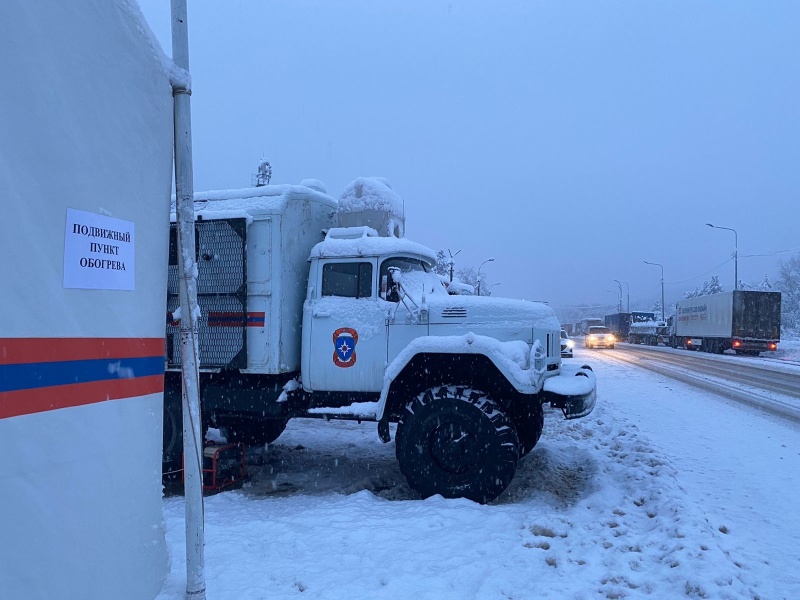 В Краснодарском крае спасатели оказывают помощь водителям в круглосуточном режиме (+видео)