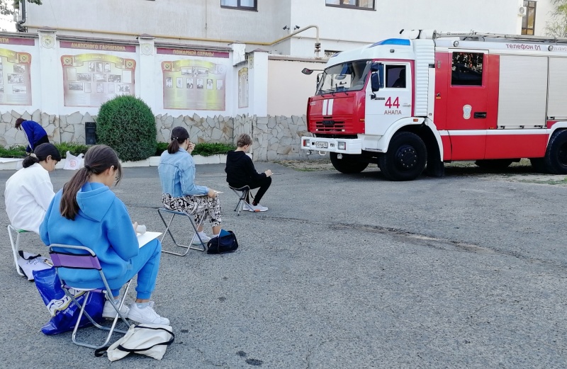 В Анапе ученики Детской Художественной школы посетили пожарно-спасательную часть (+видео)