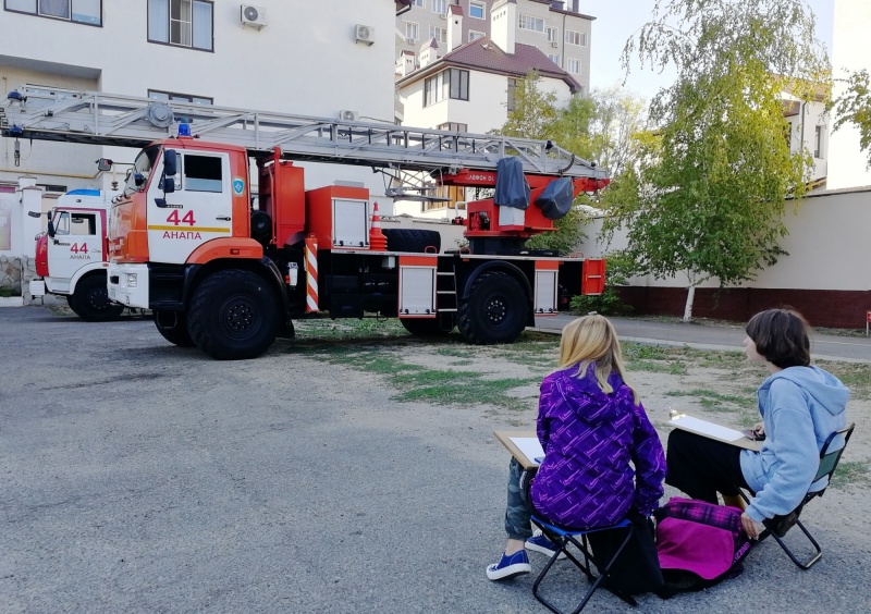 В Анапе ученики Детской Художественной школы посетили пожарно-спасательную часть (+видео)