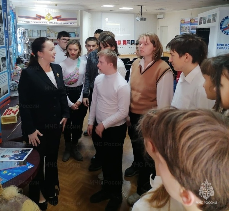 В Анапе дети с ограниченными возможностями здоровья посетили пожарно-техническую выставку