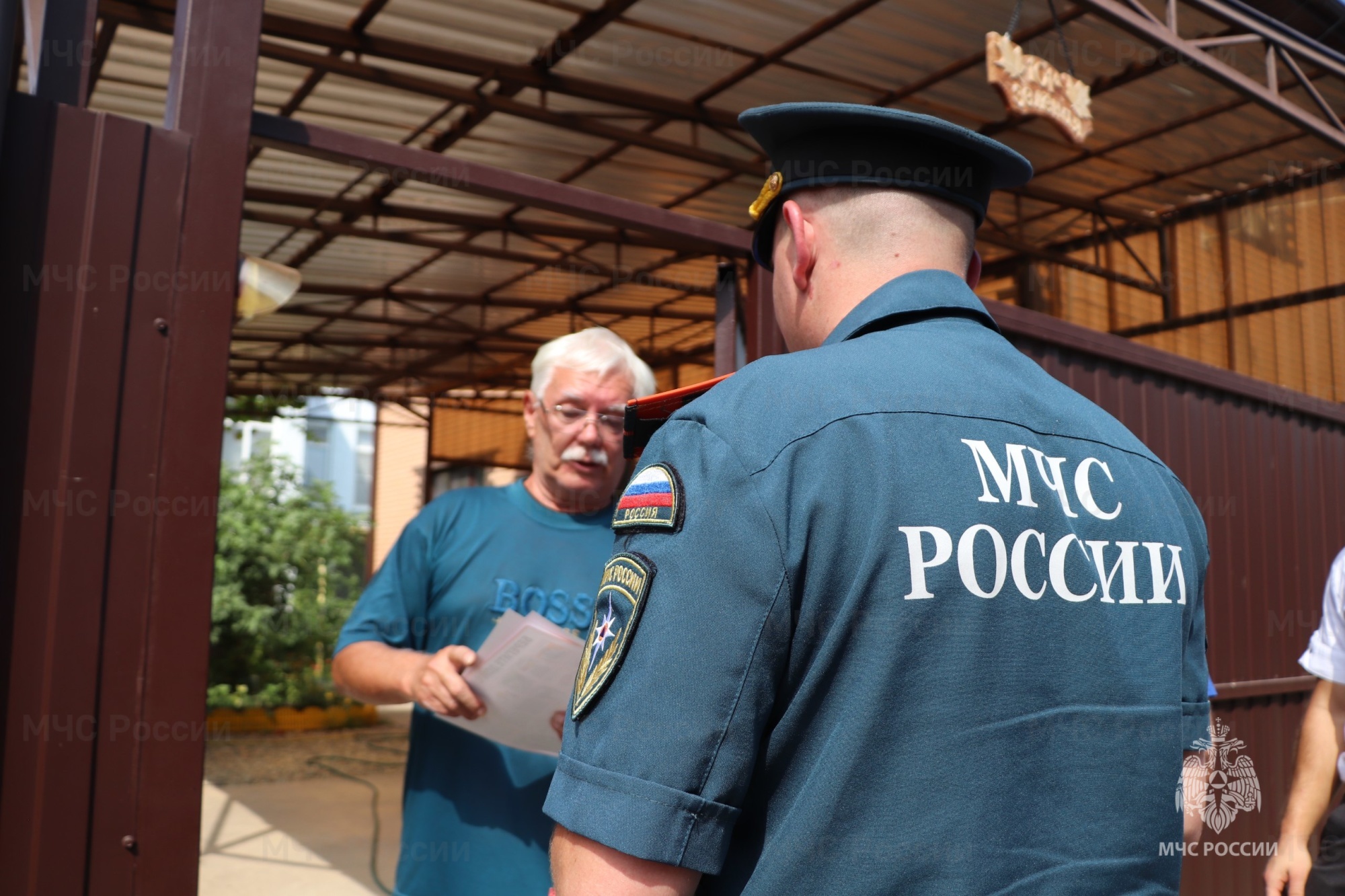 В краснодарском СНТ проведен профилактический противопожарный рейд (+видео)  - Новости - Главное управление МЧС России по Краснодарскому краю