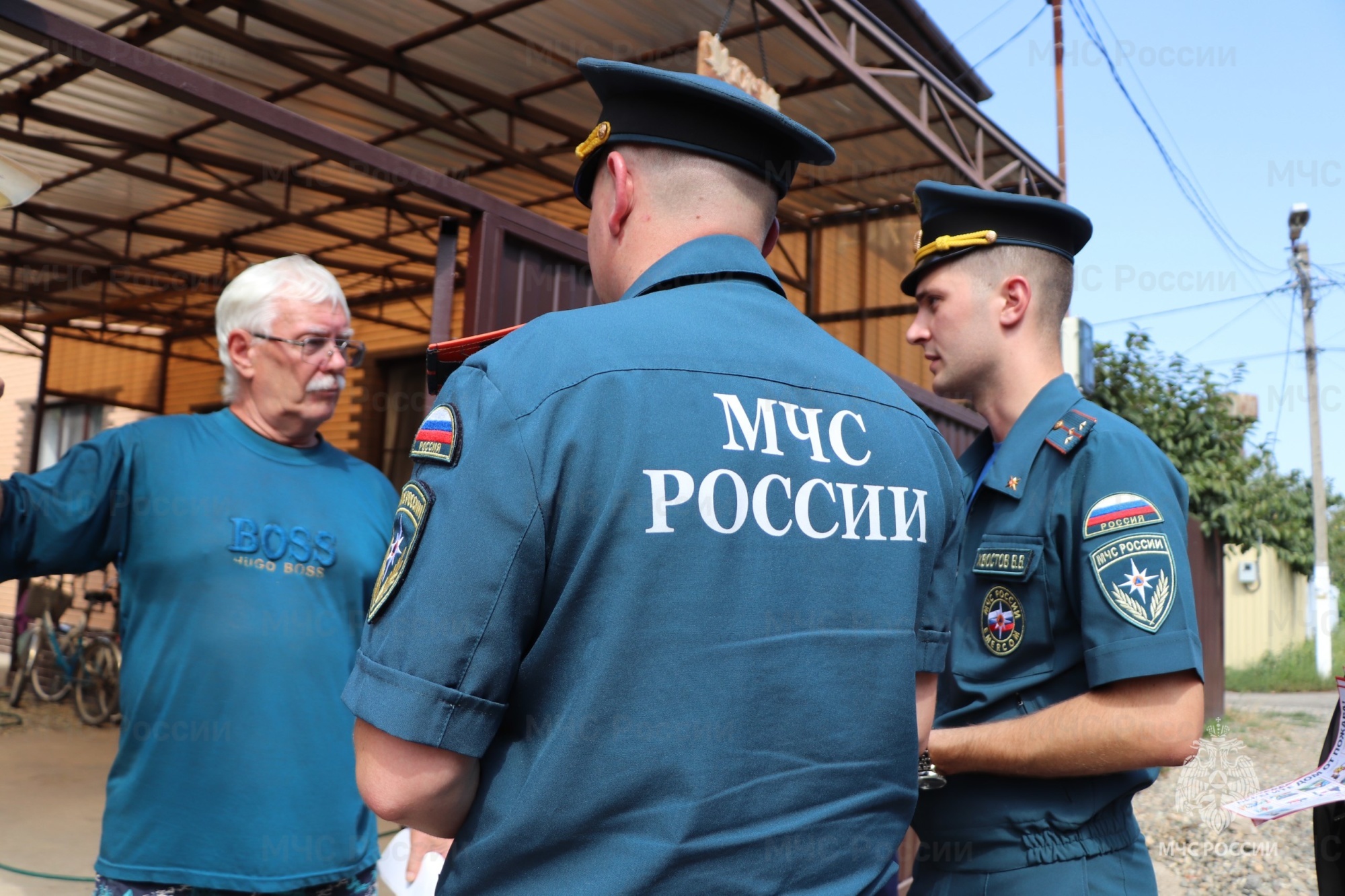 В краснодарском СНТ проведен профилактический противопожарный рейд (+видео)  - Новости - Главное управление МЧС России по Краснодарскому краю