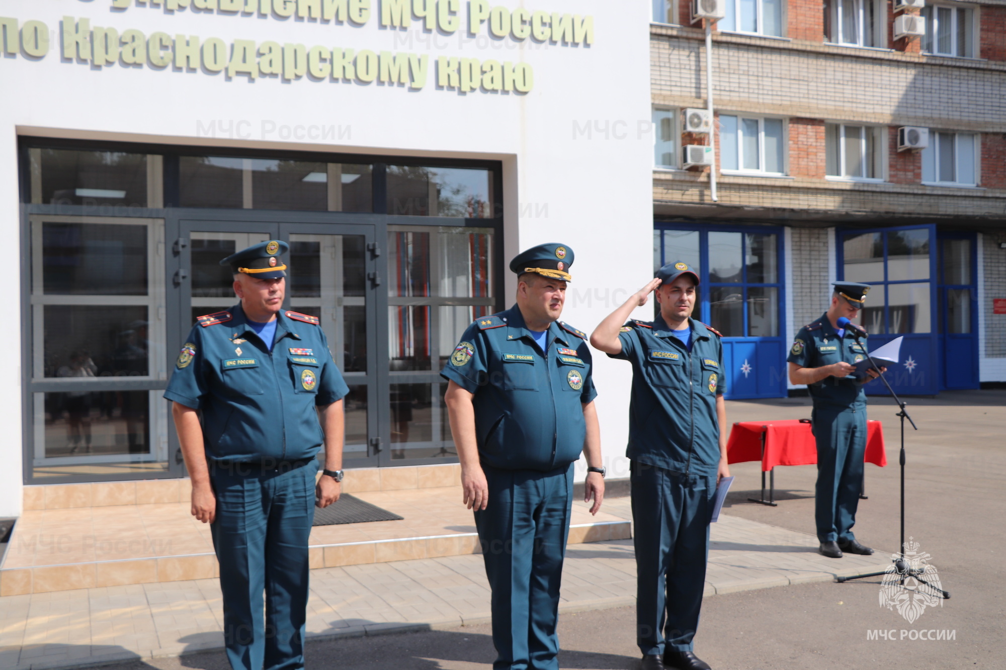 День Государственного флага Российской Федерации отметили в Главном  управлении (+видео) - Новости - Главное управление МЧС России по  Краснодарскому краю