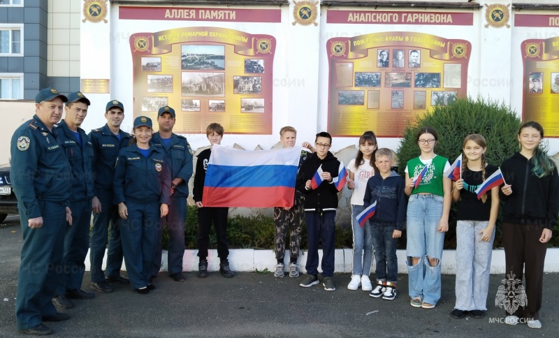 В Анапе школьники посетили пожарно-техническую выставку