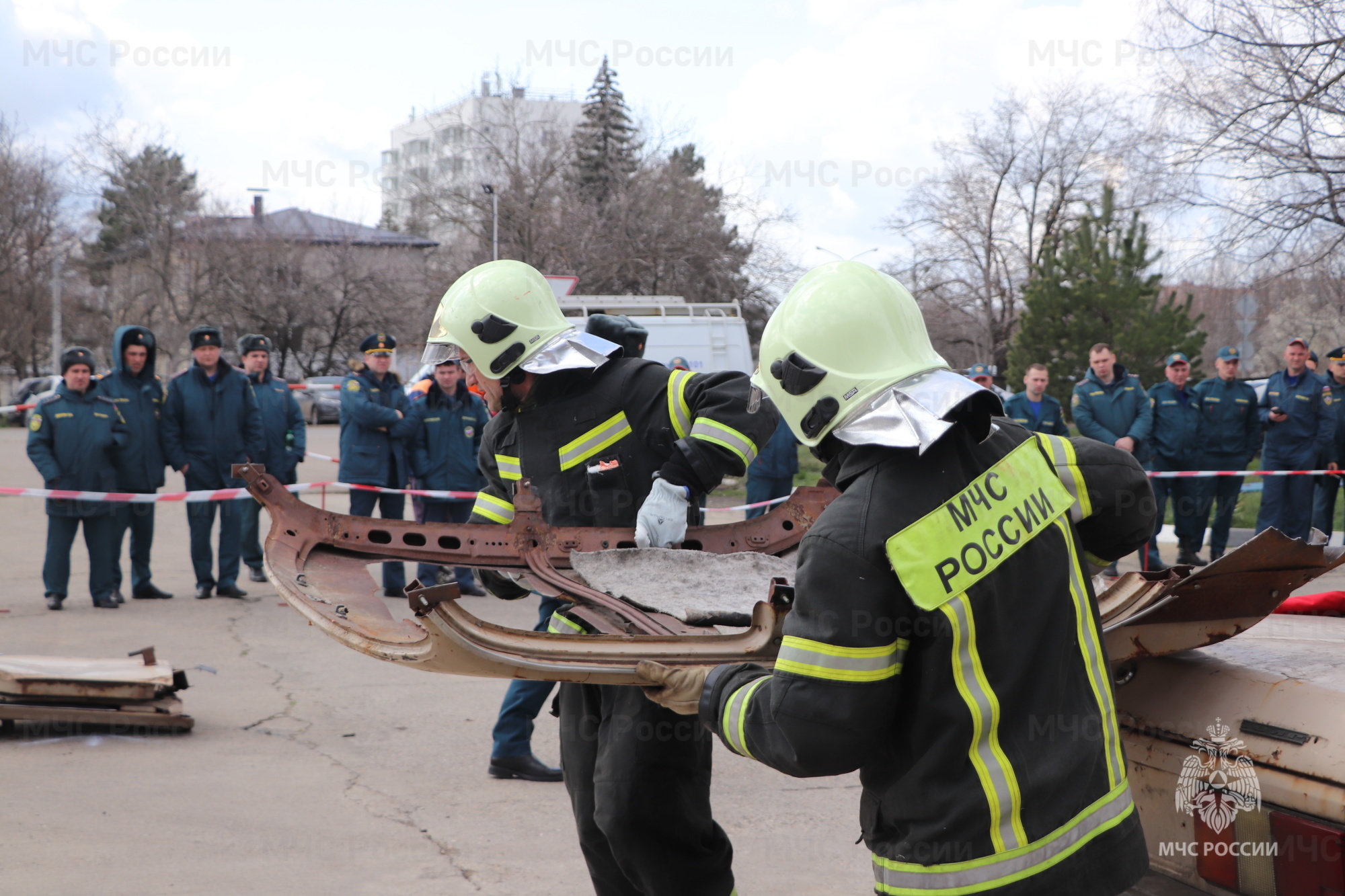 В Краснодаре прошли краевые соревнования по ликвидации последствий ДТП  (+видео) - Новости - Главное управление МЧС России по Краснодарскому краю