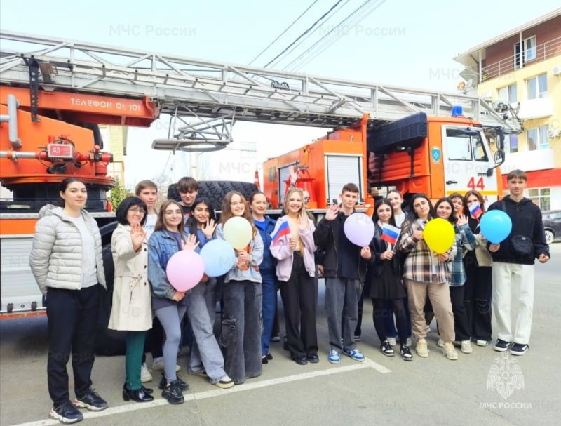 Анапские студенты побывали на Дне рождения автолестницы