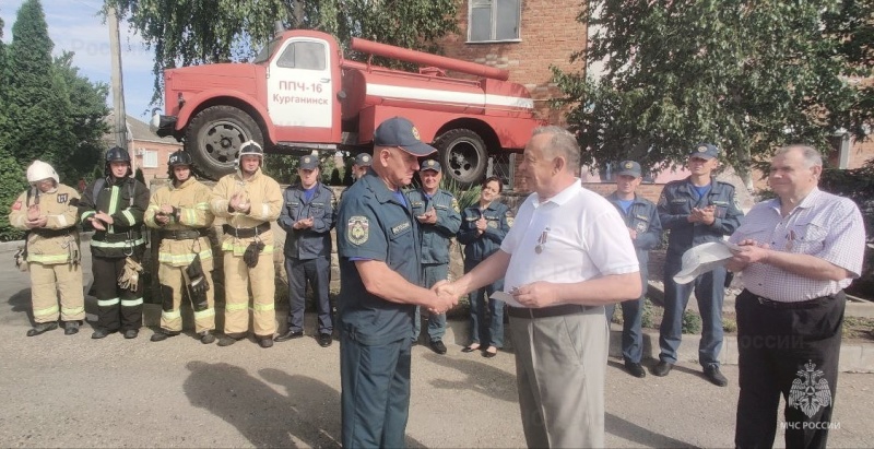 Ветеранов наградили медалями «Участнику гуманитарной помощи»