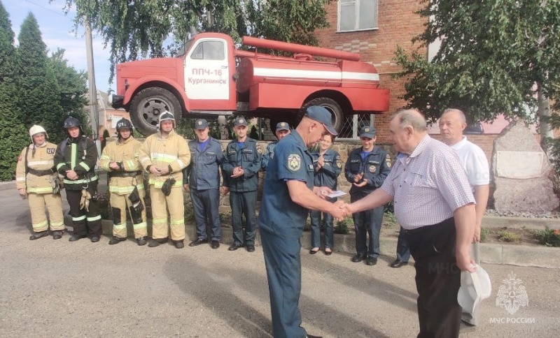 Ветеранов наградили медалями «Участнику гуманитарной помощи»