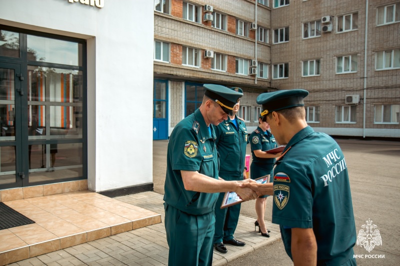 В Главном управлении вручили очередные специальные звaния