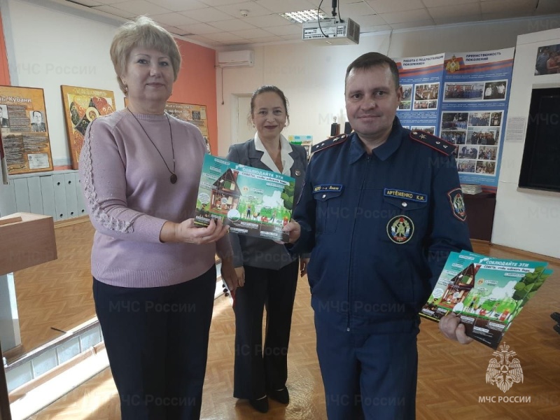 На пожарно-технической выставке в Анапе прошел Урок мужества в честь Дня матери